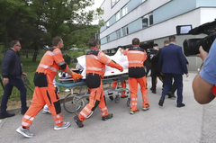 FICO U INDUKOVANOJ KOMI Operacija premijera Slovačke trajala skoro 4 sata,izgubio dosta krvi