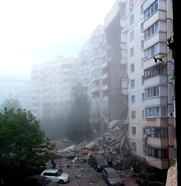 /VIDEO/ Ruski grad masovno bombardovan;Objavljeni snimci pada projektila na stambenu zgradu; Veliki broj žrtava