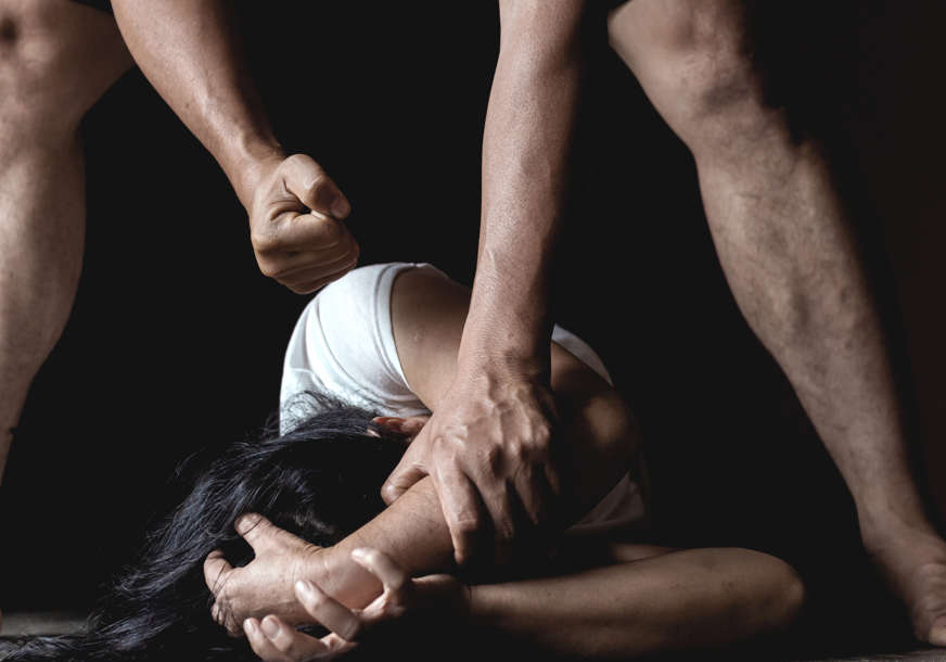 Pretukao je, izujedao, otkinuo uvo i BACIO PORED KONTEJNERA: Brutalno porodično nasilje uslijedilo nakon povratka sa svadbe