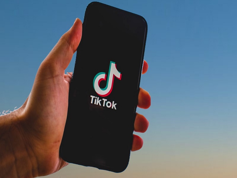 MUP RS UPOZORAVA: Stigao opasan Tik Tok 