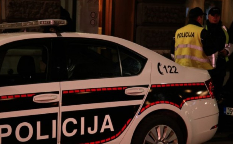 SKANDALOZNO Državljanin Srbije urinirao u haremu Begove džamije