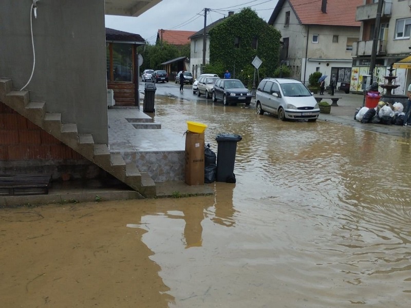 Jaka kiša izazvala probleme i u Novom Gradu: Poplavljena domaćinstva i putevi