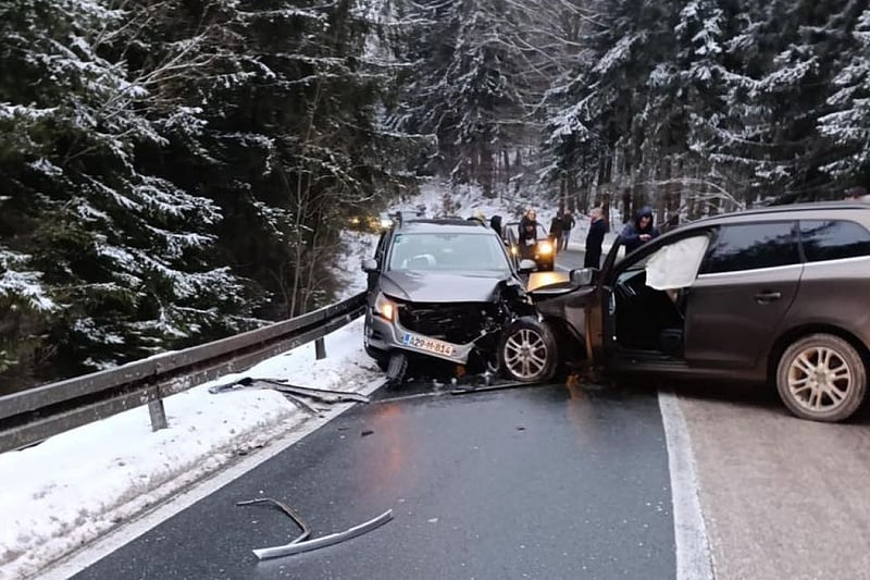 Teška saobraćajna nesreća na Nišićkoj visoravni, saobraćaj potpuno obustavljen