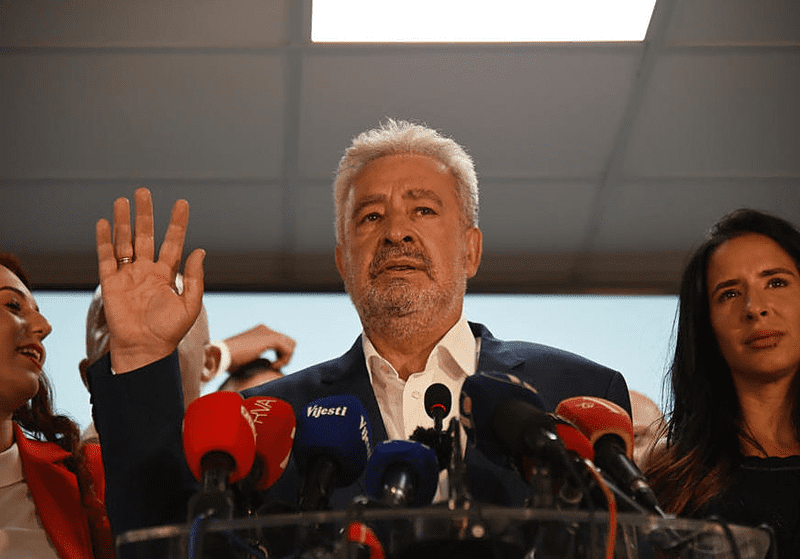 KRIVOKAPIĆ O STANJU U CRNOJ GORI ”Doći će do mirne predaje vlasti, uprkos pritiscima”