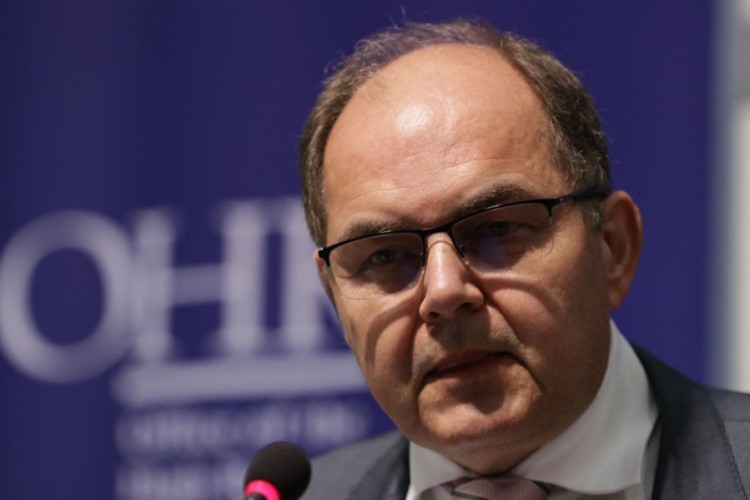 Šmit pozvao Dodika da se 