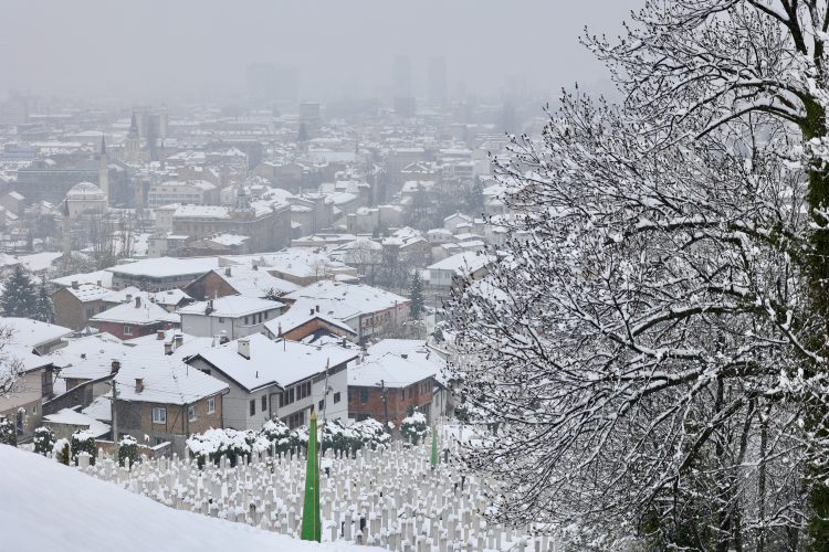 Snijeg u aprilu prekrio Sarajevo, proljeće  pauzirano a evo i do kada!