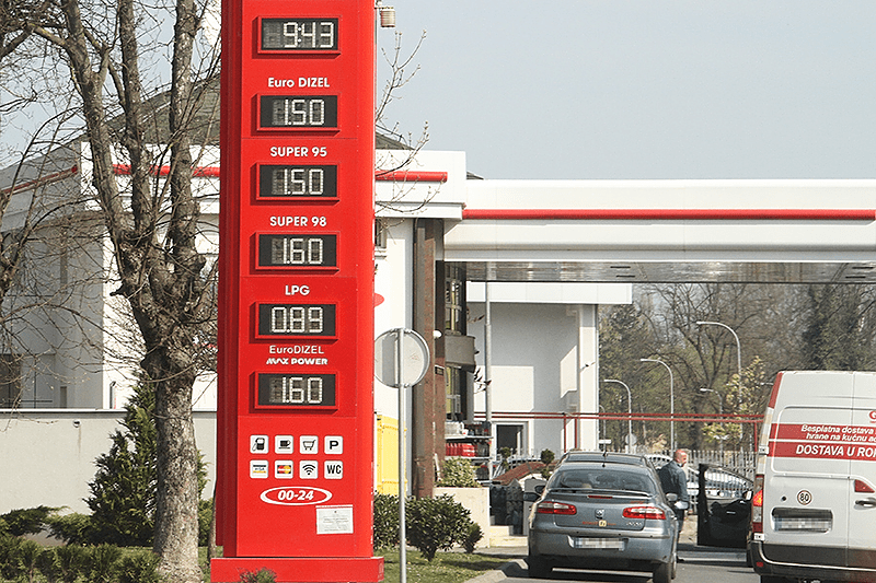 NA NEKIM PUMPAMA LITAR GORIVA 1,5 KM Naftaši reagovali na Uredbu Vlade o ograničenoj marži