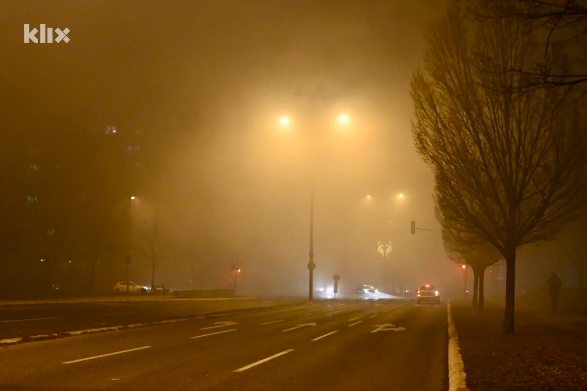 Indeks zagađenosti zraka u Sarajevu ne prestaje rasti, ništa se ne vidi od magle i smoga