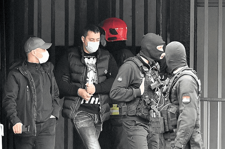 Jezivo otkriće u automobilu Velje Nevolje: Policija pronašla hirurške rukavice, kanap i peškire NATOPLJENE KRVLJU