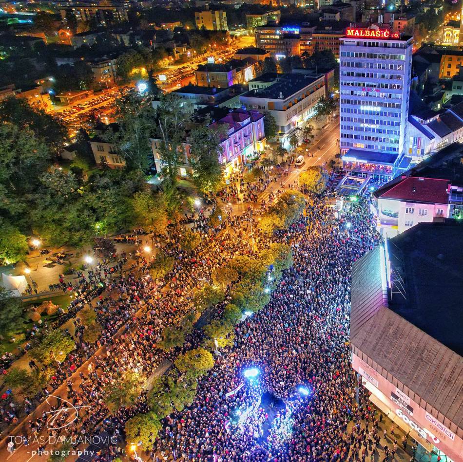 Koliko je ljudi bilo na protestu opozicije u Banjaluci? Procijenite sami (FOTO)