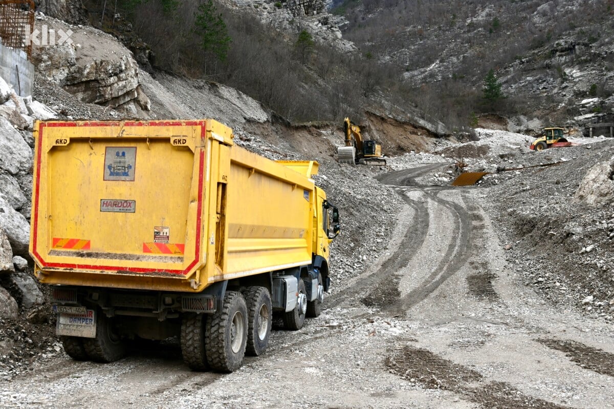 Ne nazire se kraj obnove pruge u Jablanici, pogledajte šta su zatekli na gradilištu