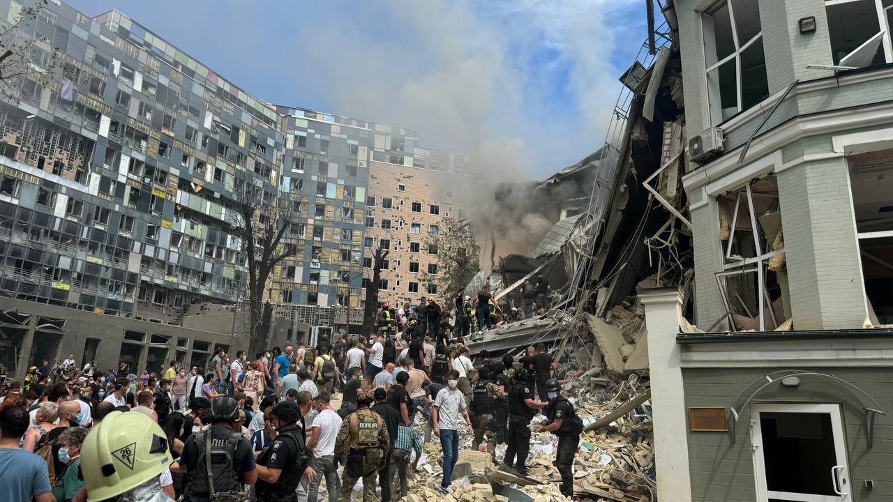 Rusija raketama pogodila najveću dječiju bolnicu u Kijevu, ima nastradalih (FOTO/VIDEO)