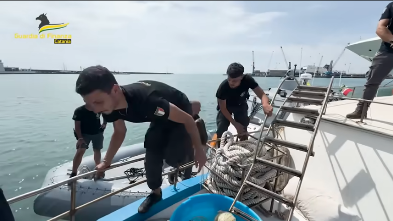  Srbin “slučajno” iz mora izvukao više od pola tone droge umjesto ribe (VIDEO)