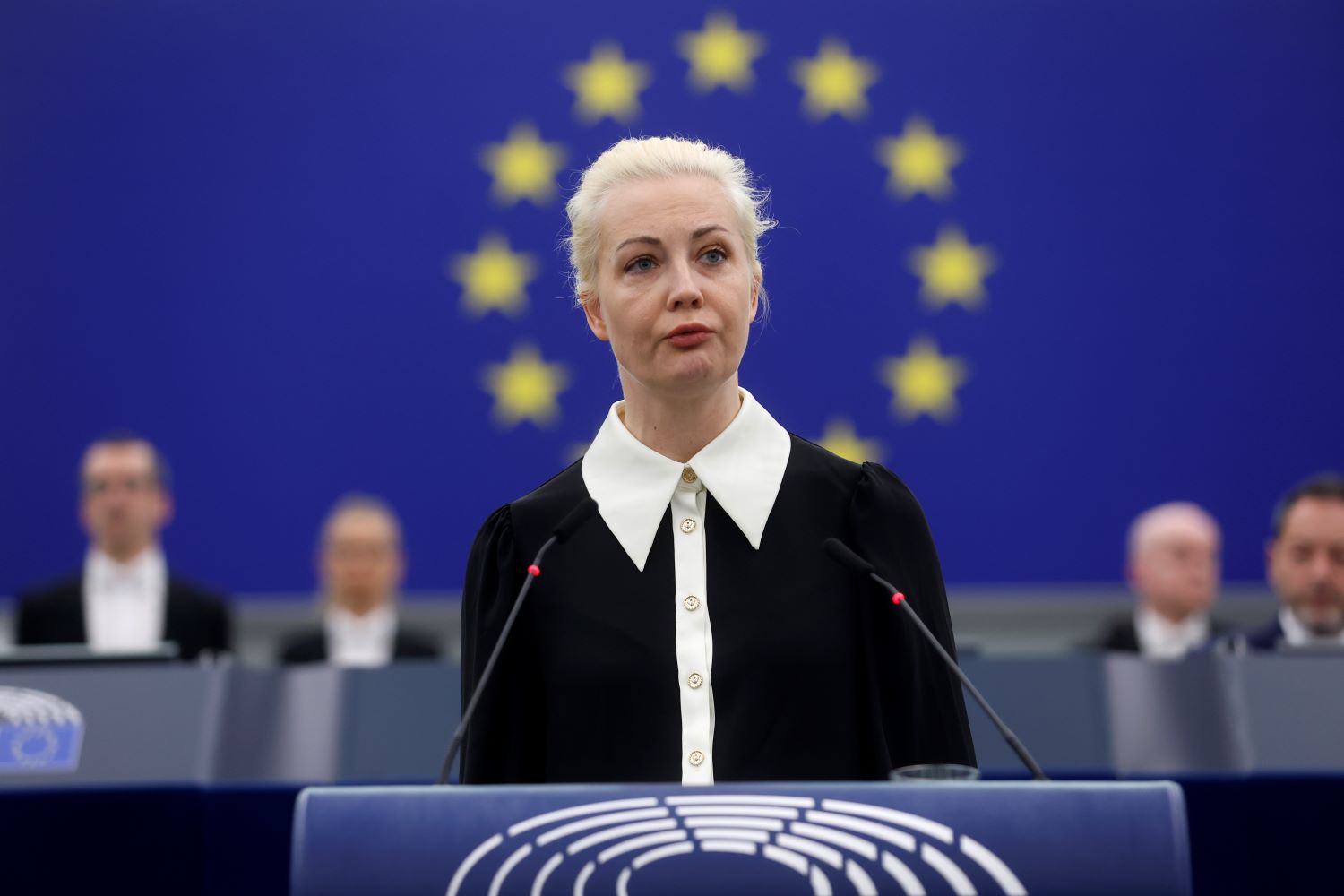 UDOVICA NAVALJNOG GLASALA I IZAŠLA : Otkrila šta je napisala na listiću u ruskoj ambasadi!
