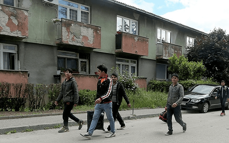 Raste zabrinutost u Bihaću: Stanari zgrada migrante nalaze i na svojim balkonima