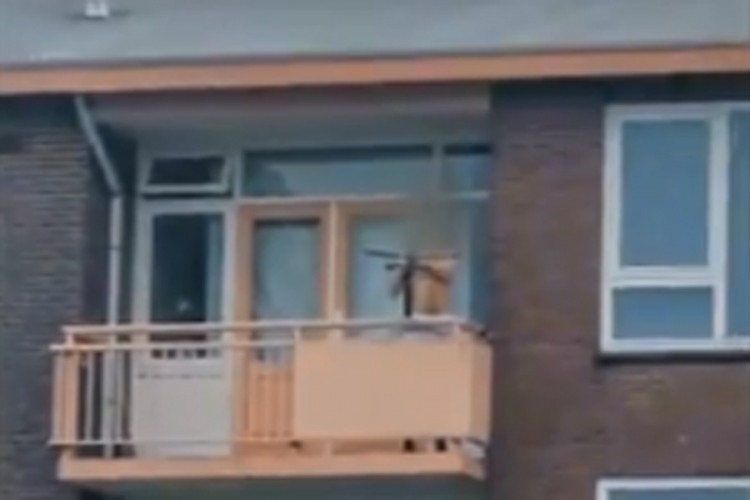 Napad u Holandiji, ima mrtvih, policija pucala na muškarca sa samostrelom