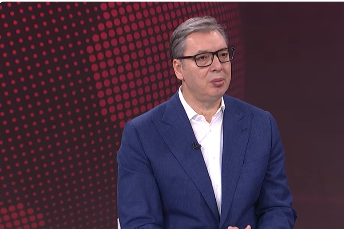 Muškarac iznio Vučićev portret iz kabineta gradonačelnika Kragujevca