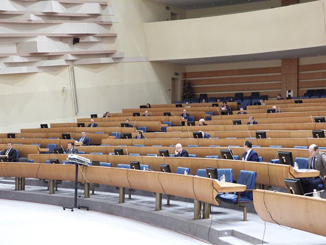 USVOJENA INICIJATIVA za suspenziju carinske stope na UVOZ električnih automobila