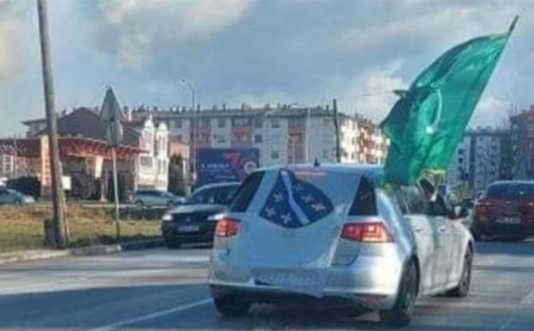 POLICIJA REAGOVALA Prošao kroz Istočno Sarajevo automobilom sa zastavom RBiH