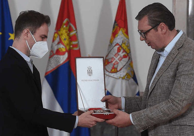 Vučić uručio ORDEN Karađorđeve zvezde prvog stepena VIOLINISTI Stefanu Milenkoviću