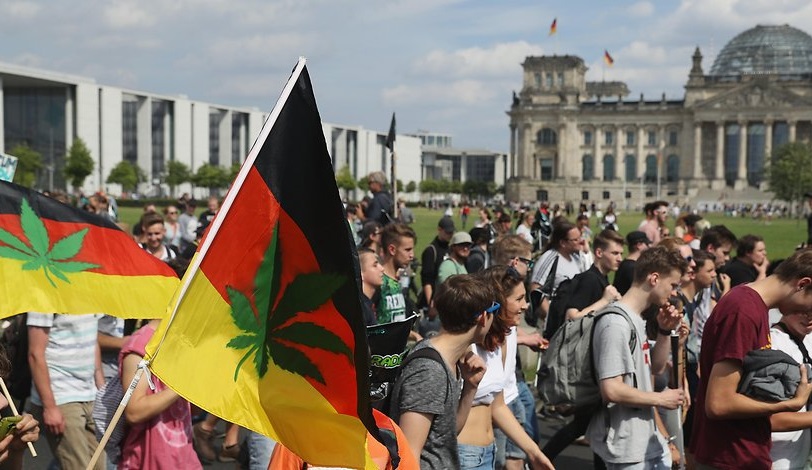 U Njemačkoj je od danas legalna rekreacijska upotreba marihuane, ljubitelji jointa slavili u ponoć