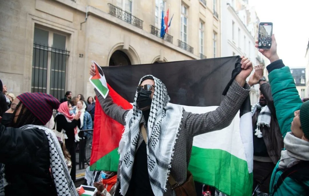 Propalestinski demonstranti okupirali zgradu elitnog francuskog univerziteta, uklonila ih policija