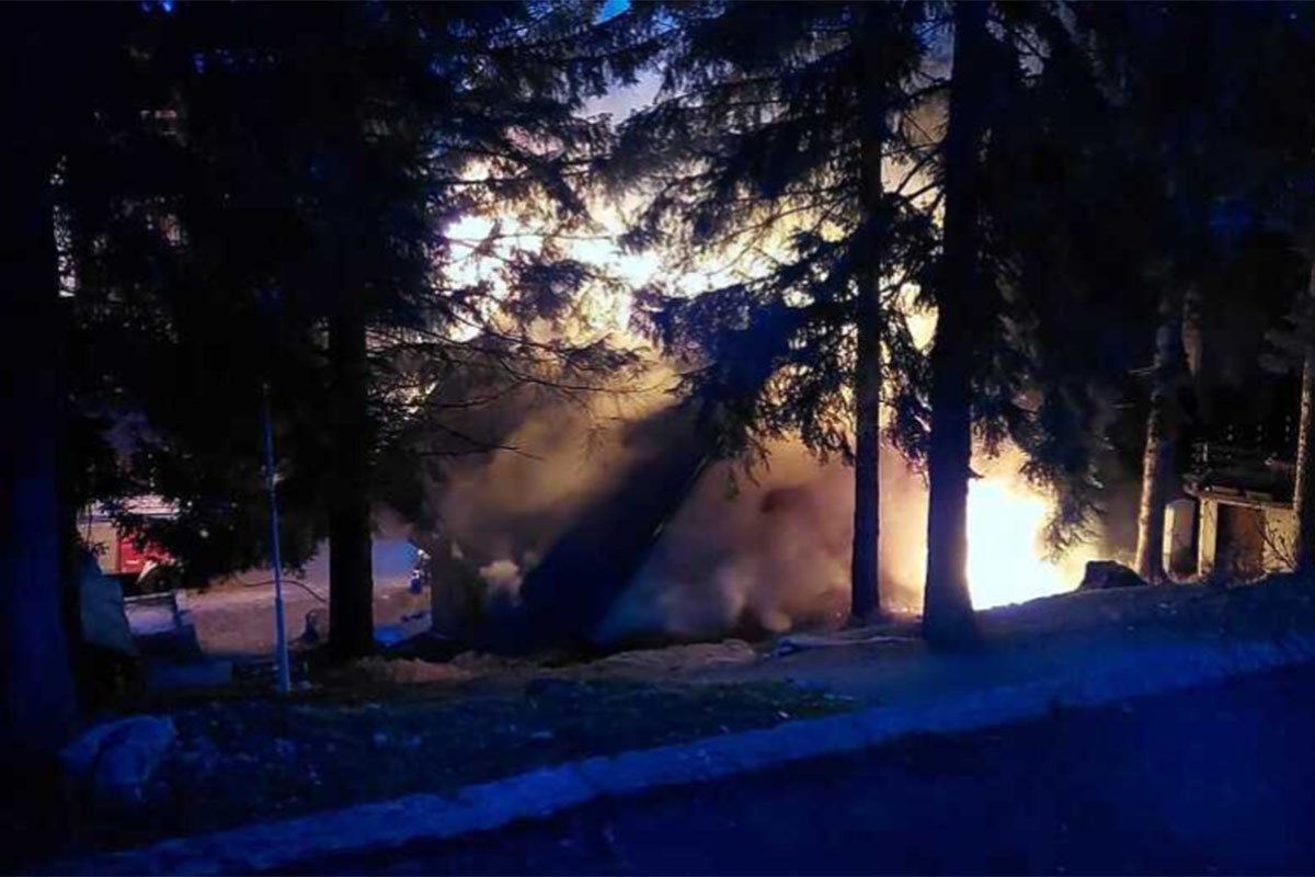 Gorjela vikendica na Vlašiću, evakuisano devet osoba
