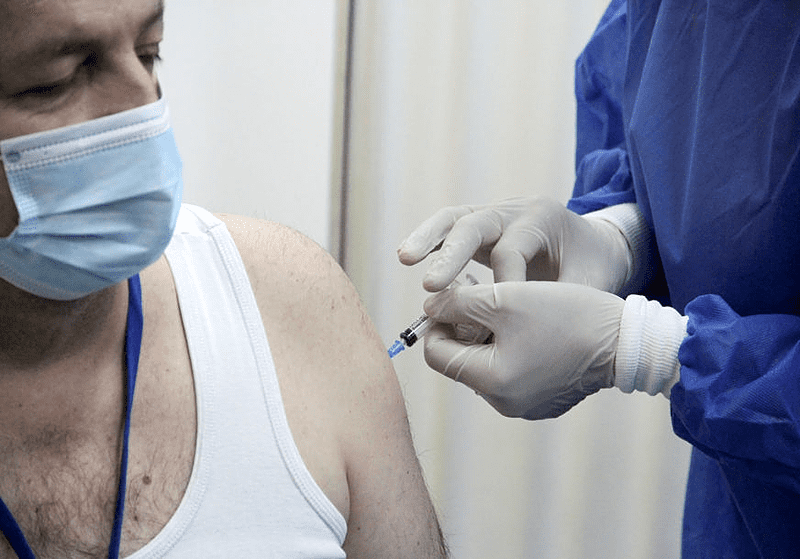 Građani od ranog jutra u redovima: Nastavljena masovna vakcinacija protiv virusa korona u Zetri