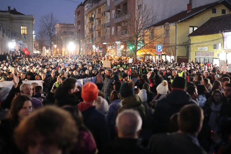 Kragujevac: Škole su hramovi znanja, ne ruševine sistema (VIDEO)