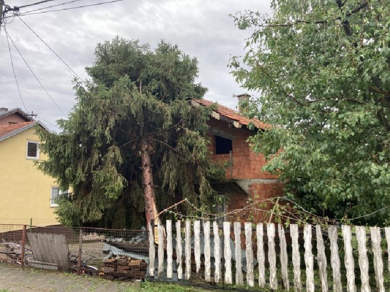 Kozarska Dubica i Trebinje zbrajaju štetu od nevremena