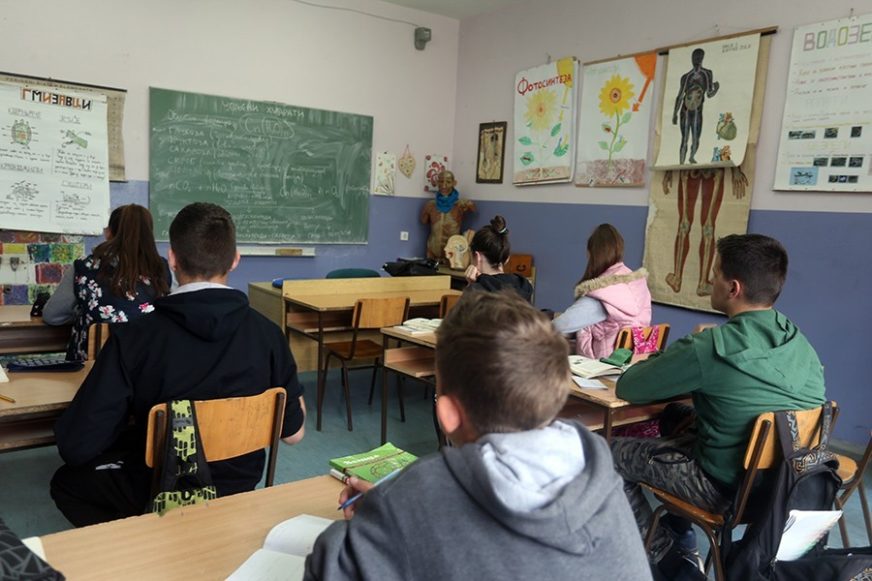 Novi predmeti od septembra, a KNJIGE DOGODINE: Izmjenjeni nastavni programi u Srpskoj, učitelji zbunjeni