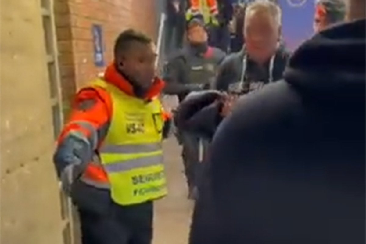 Navijači Partizana izbačeni iz hale u Barseloni (VIDEO)