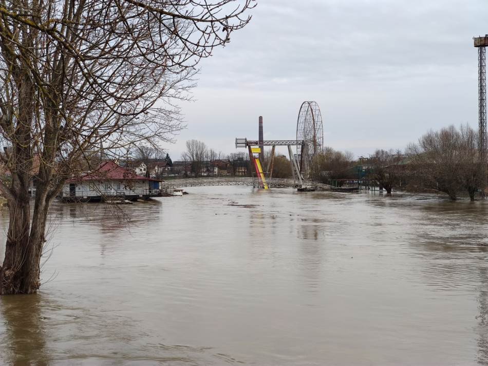 Snažno nevrijeme u Prijedoru, poplavljeni podrumi i ulice, Civilna zaštita na terenu