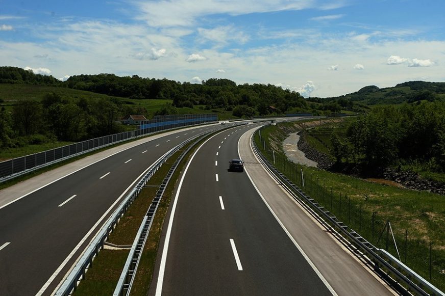 Vozači oprez: Zbog visokih temperatura ne preporučuje se duža vožnja