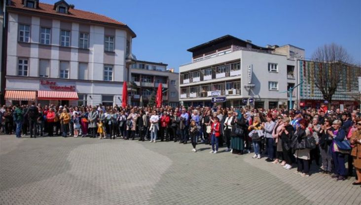Protesti u Bihaću zbog smrti porodilje i bebe: 
