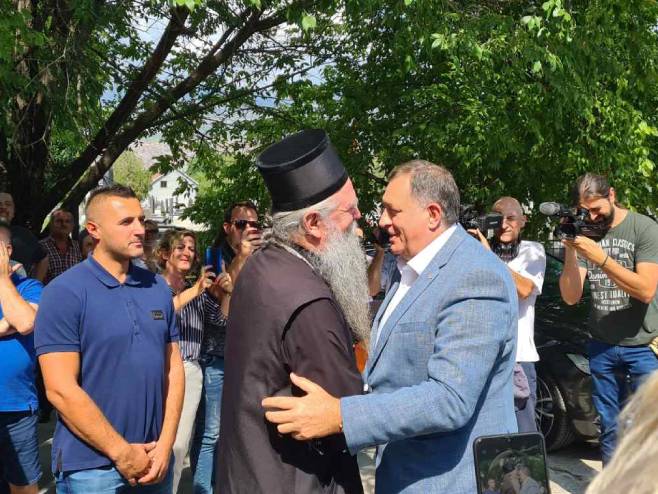 Sastanak Dodika i mitropolita Јoanikija u manastiru Ždrebaonik