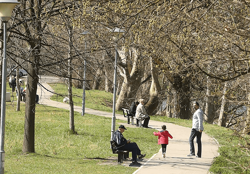 SKORO PA ZA LJETNE KRPICE Za sutra pripremite laganiju garderobu, biće ZAISTA TOPAO DAN