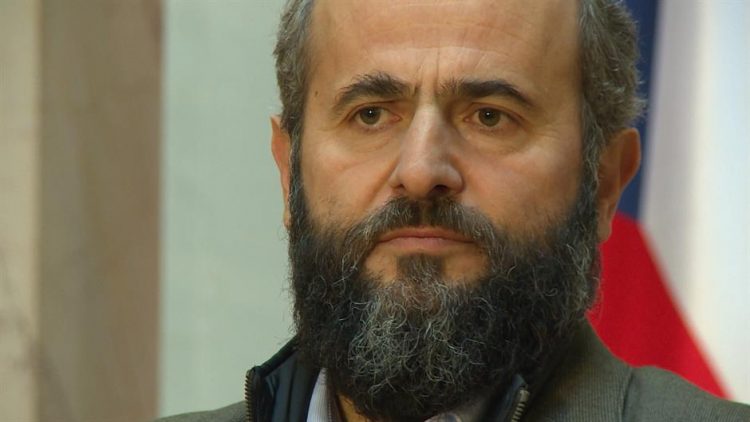 Supruga Muamera Zukorlića: Muftija bio bolestan od 2007.