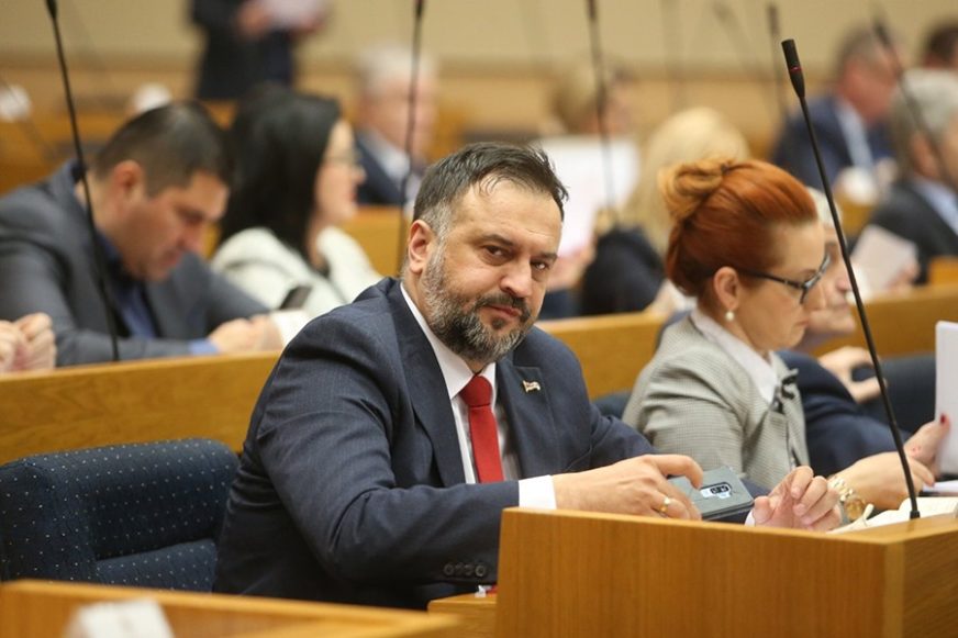ŽUNIĆ O 