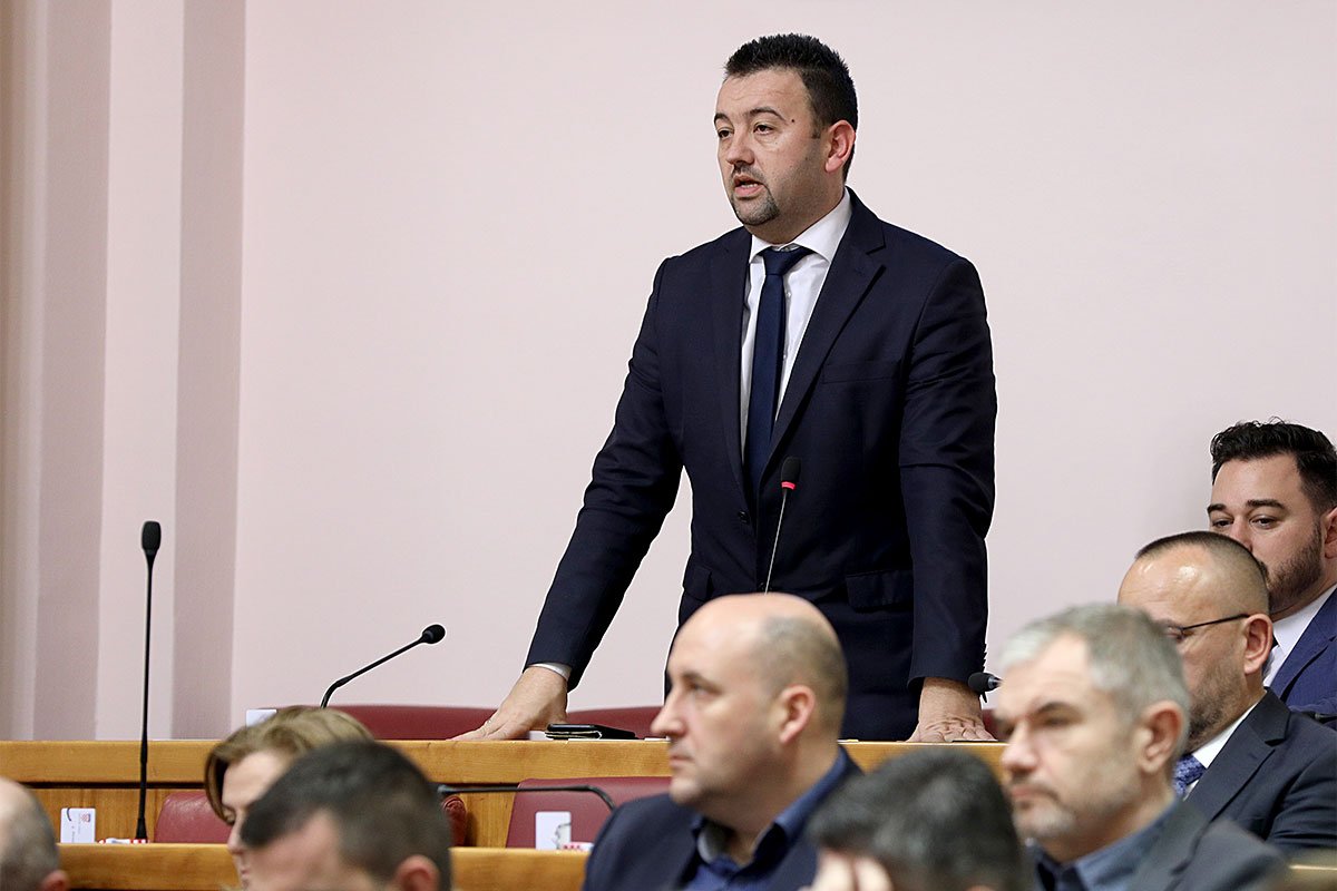 Pavliček: Hrvatske građane pozivaju za regrutaciju u vojsku Srbije zbog Kosova