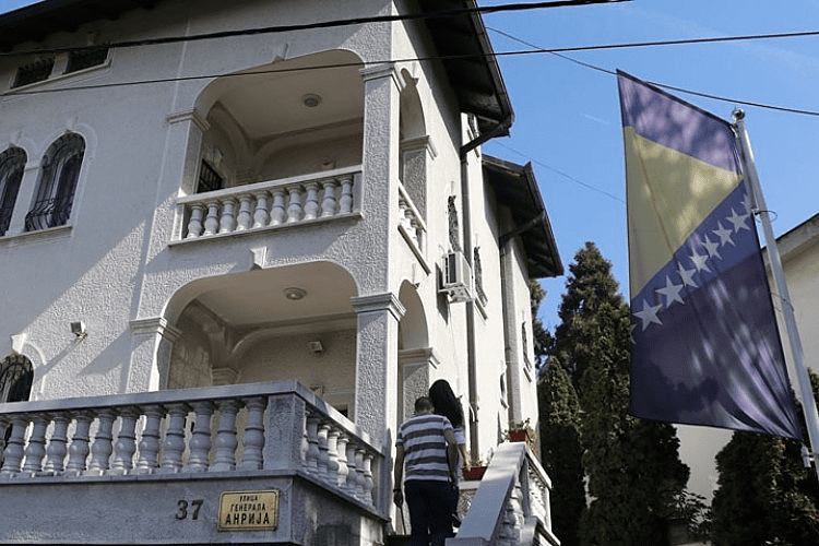 Ministarka inostranih poslova dopisom zbunila članove DKP: Zaposlenima u ambasadi u Beogradu zabranjen neradni dan?
