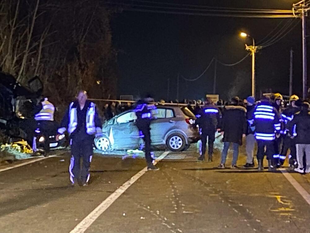 DETALJI STRAVIČNE NESREĆE U NOVOM PAZARU Poginule četiri osobe! Teško povrijeđen vozač, trudnica i dječak (3)