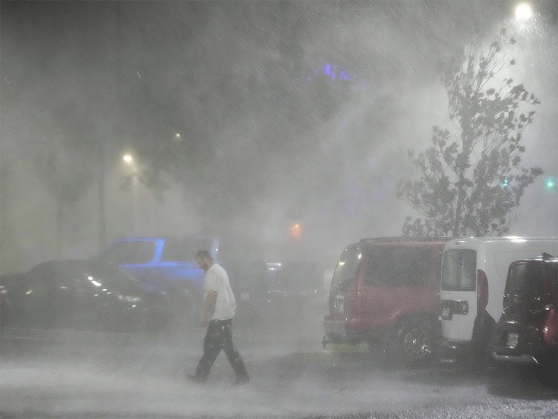 Uragan uništava Floridu: Ima mrtvih, vjetar iza sebe ostavlja pustoš (VIDEO)