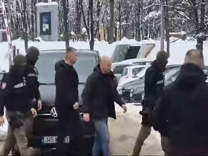 Nešić bez lisica sproveden u policijske prostorije (VIDEO)