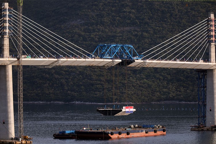 Spaja se Pelješki most: 