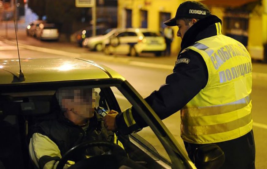 MORTUS PIJAN ZA VOLANOM: Policija zaustavila vozača sa čak 2,44 promila alkohola u krvi