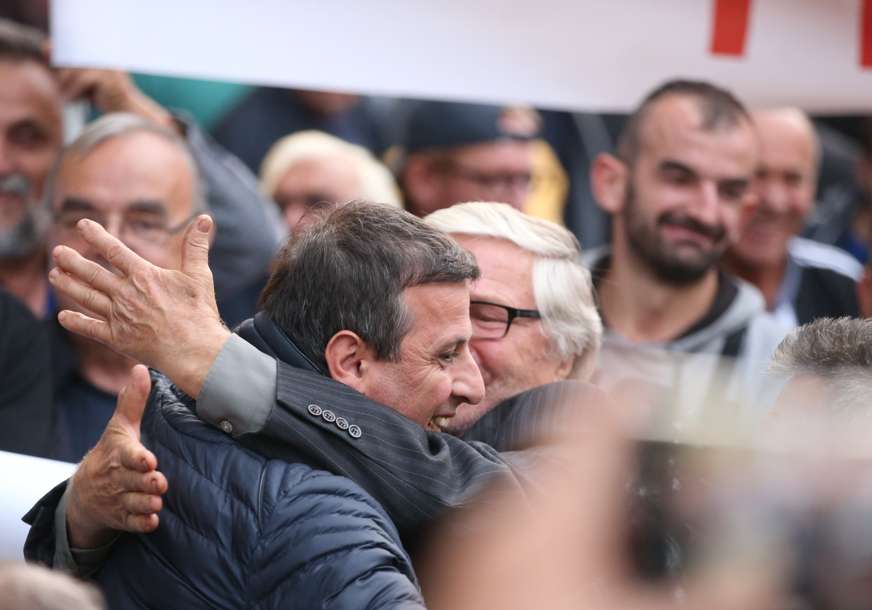 Vukan pokupio glasove i vlasti i opozicije i apstinenata: Najglasniji opozicionar UĆUTKAO “nevjerne Tome”