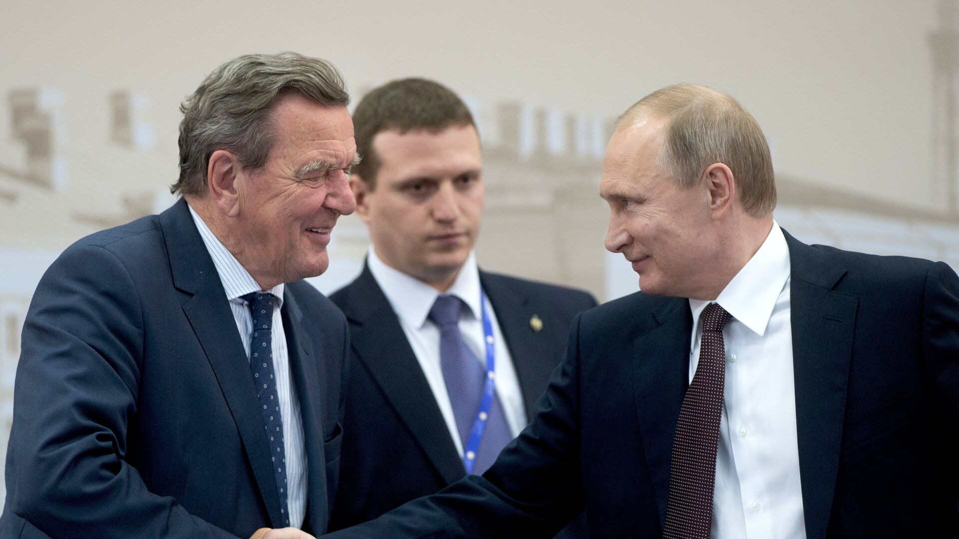 Putin se sastao sa Šrederom u Moskvi