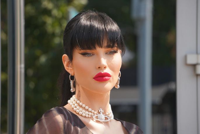 Zadrugarka koja se OBOGATILA OD PRODAJE INTIMNIH FOTOGRAFIJA sada je bombastična crnka, a nekada je bila NEPREPOZNATLJIVA