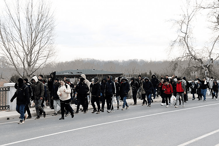 Stotine migranata krenulo iz Turske ka Evropi